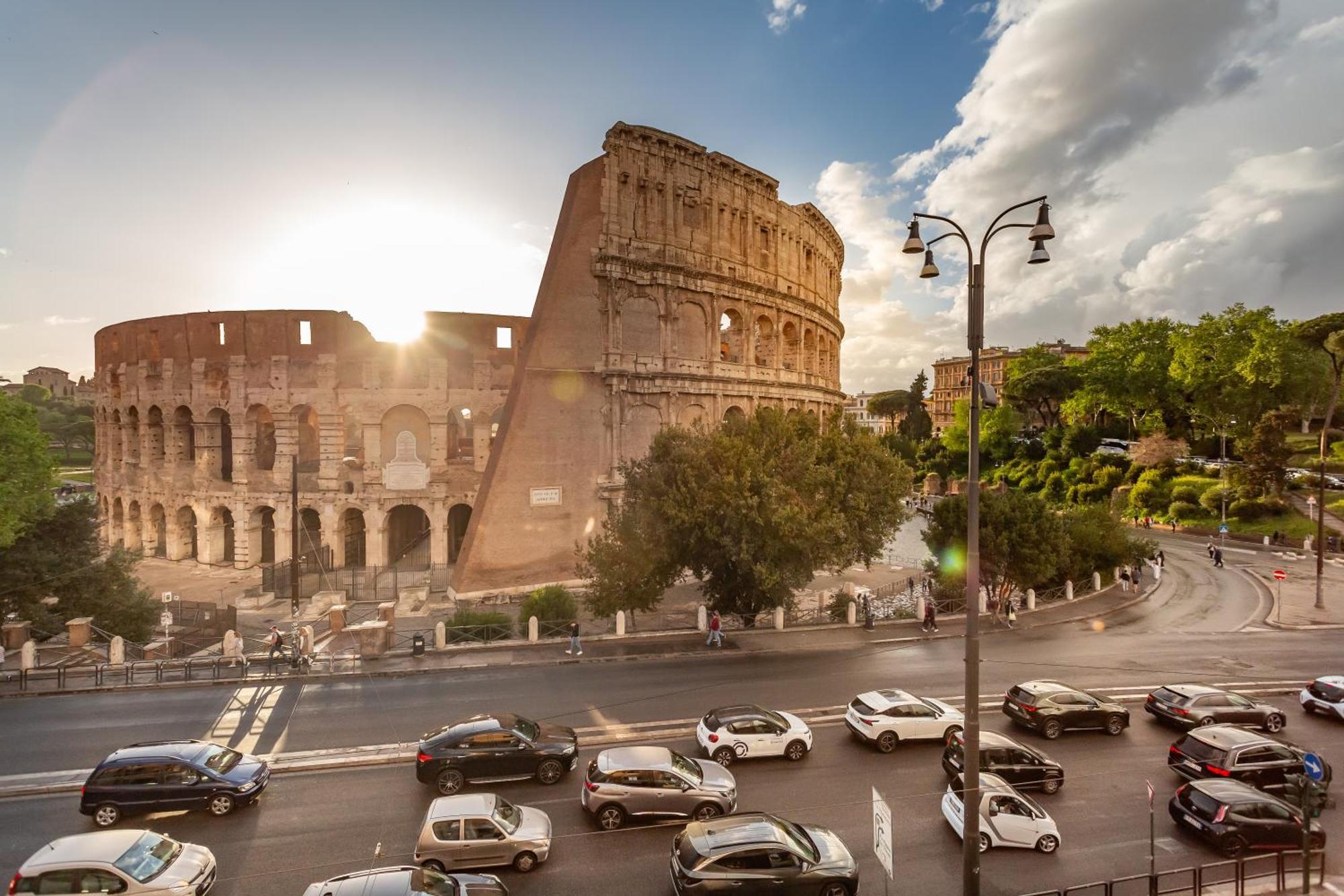 Iconic Apartment With Unique Colosseum View Rzym Zewnętrze zdjęcie